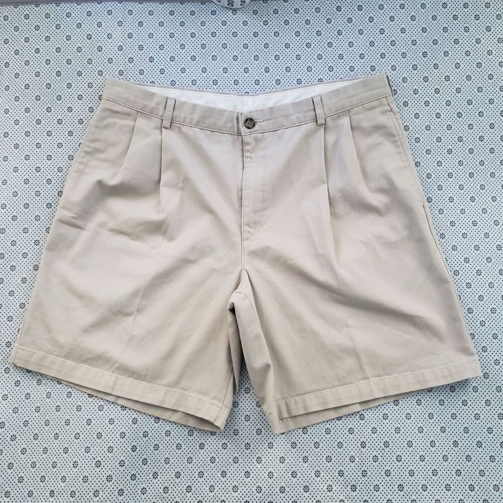 L.L.Bean Men’s 38 Double L Natural Fit Pleated Khaki Shorts